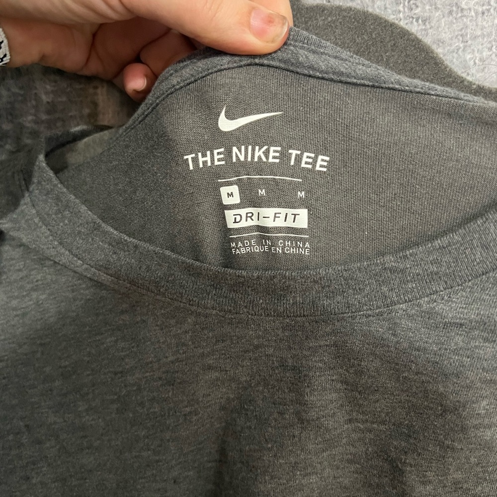 MENS NIKE LONG SLEEVE TEE - Picture 2 of 8